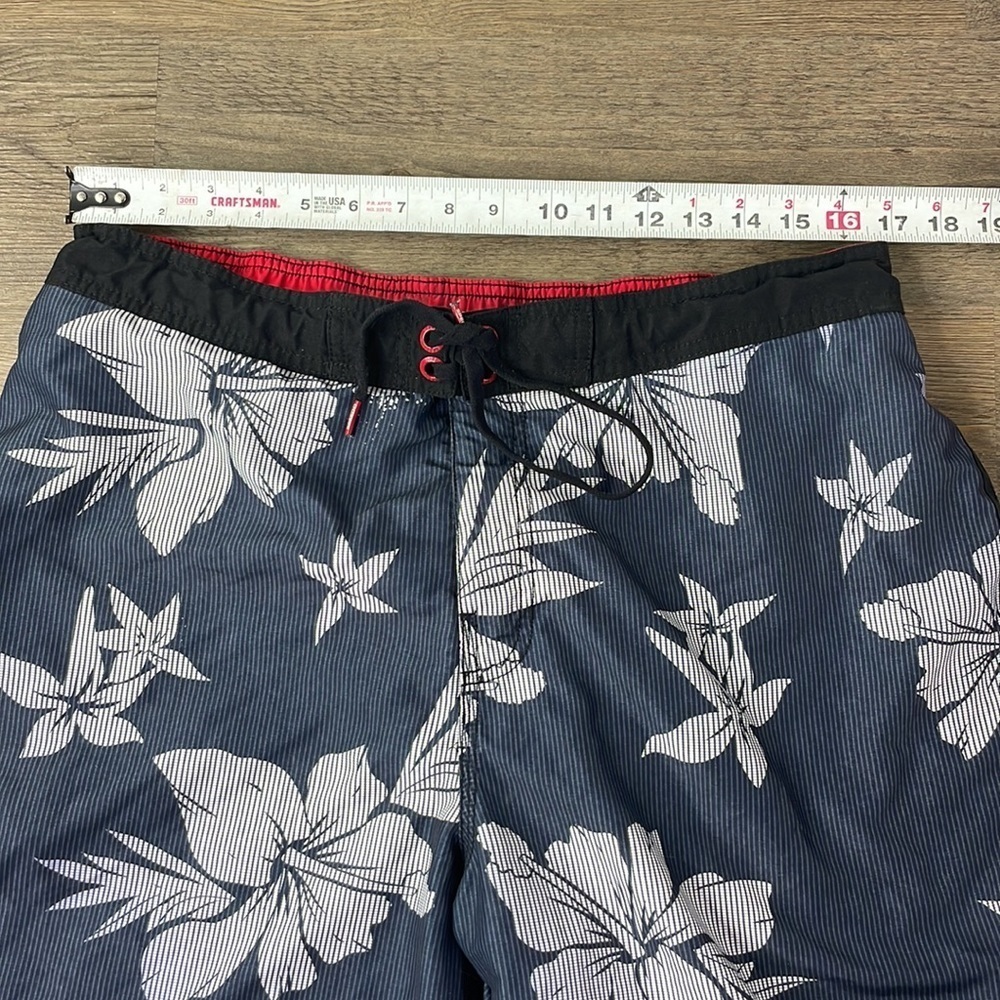 Speedo Men’s Navy Blue and White Tropical Floral Hawaiian Swim Shorts, size Lrg - Picture 4 of 8
